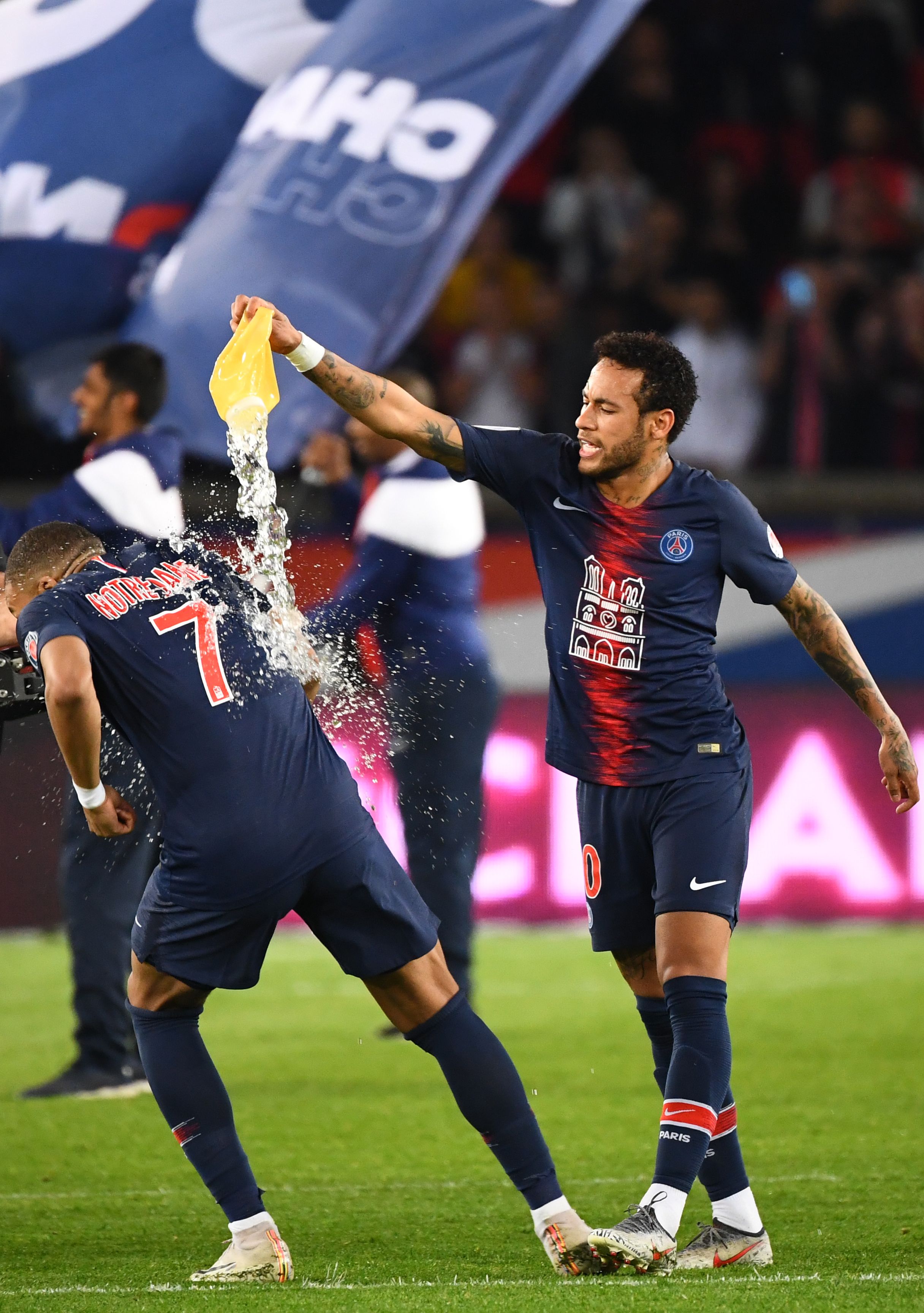 曼联冬窗买中场新增一人选，价格3000万！刚完成43米小贝式吊射