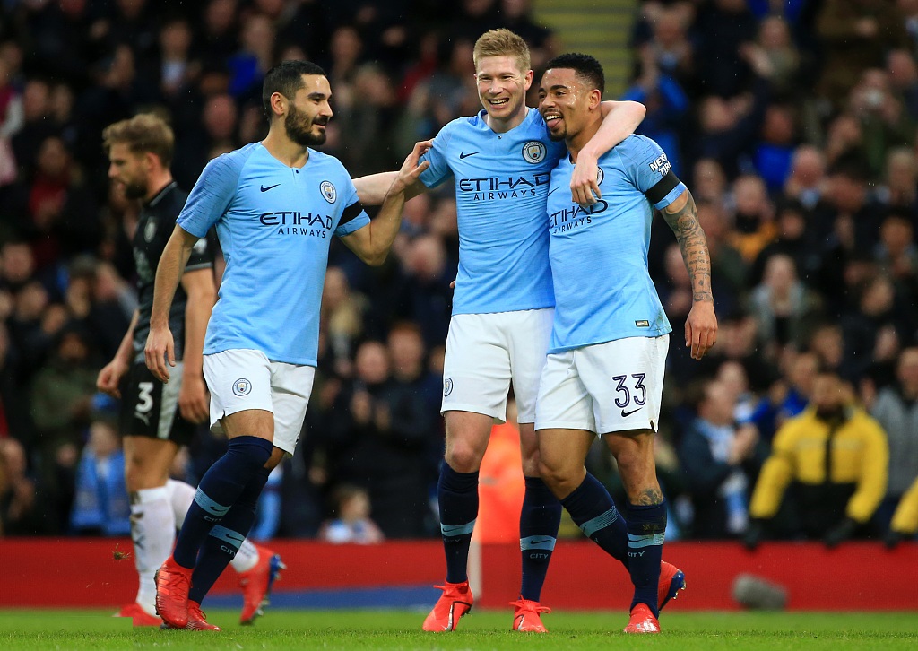 中国足球顶级联赛冠军榜：广州、大连各8冠领跑，海港排第4（中国顶级联赛冠军总榜：广州与大连同为8冠居首，海港第4）