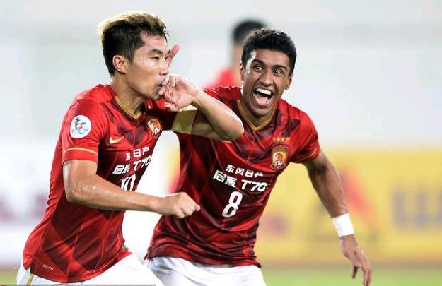 中国青年球员王钰栋将加盟德乙达姆施塔特，开启欧洲留洋之路，为中国足球注入新活力。