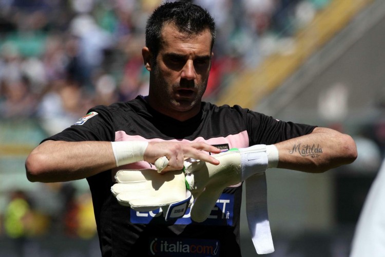 邮报：梅努希望冬窗离开曼联，有12家俱乐部对他感兴趣