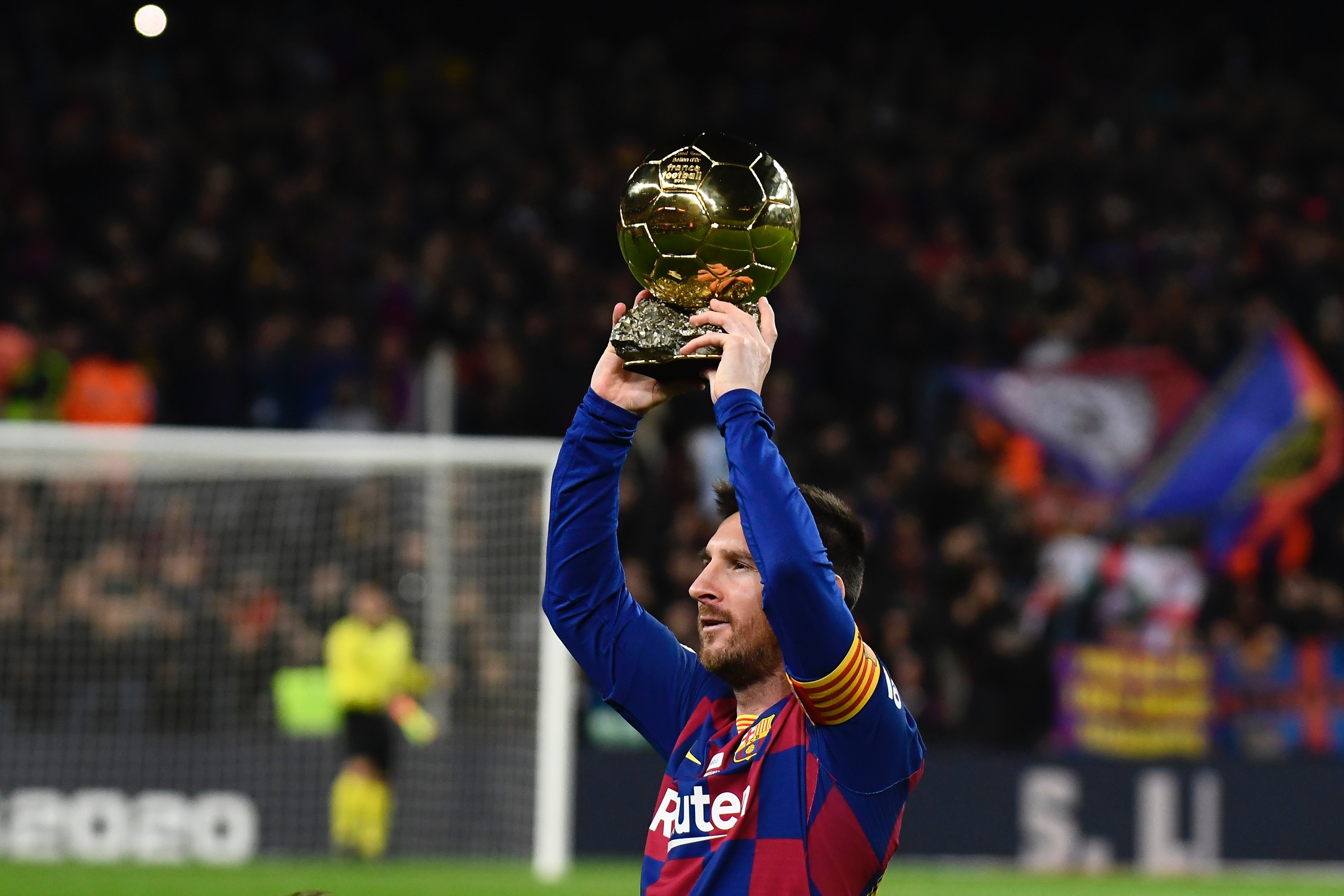 记者：齐尔克泽有可能会离队，曼联有信心从他身上收回转会费