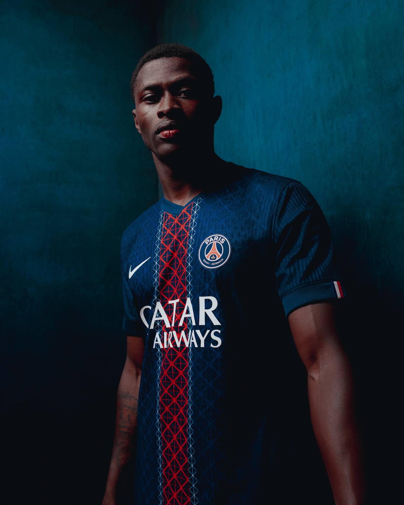 瓜迪奥拉：斯通斯将缺席本轮欧冠，阿隆索知道怎么挽回局势（瓜迪奥拉确认斯通斯缺席本轮欧冠，称阿隆索懂得扭转战局）