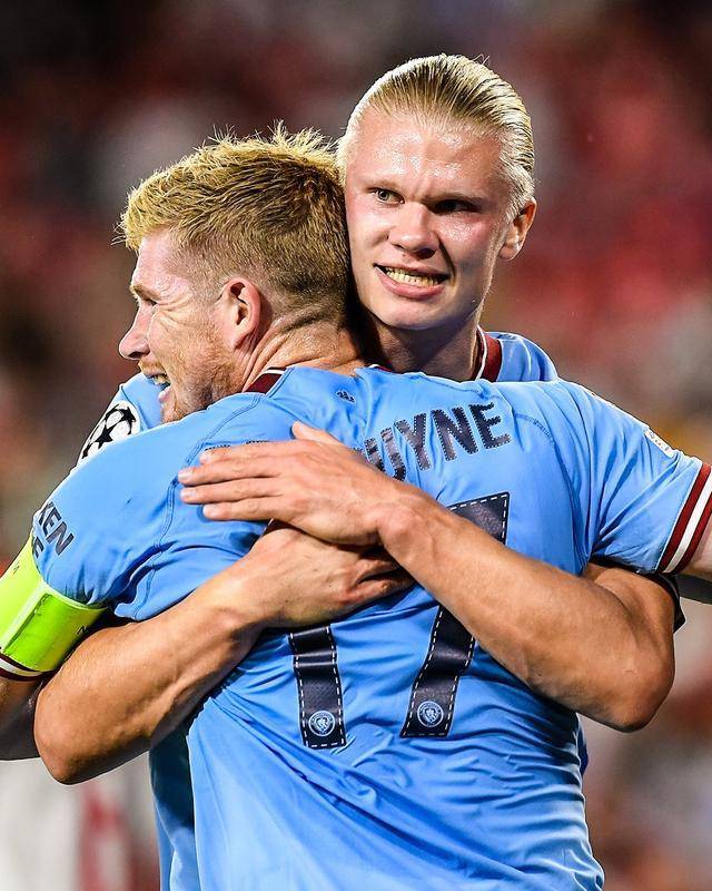 一日英超动向：曼城再具争冠实力，萨拉赫猛批斯洛特引发矛盾（英超一日观察：曼城重燃夺冠底气，萨拉赫抨击斯洛特引发风波）