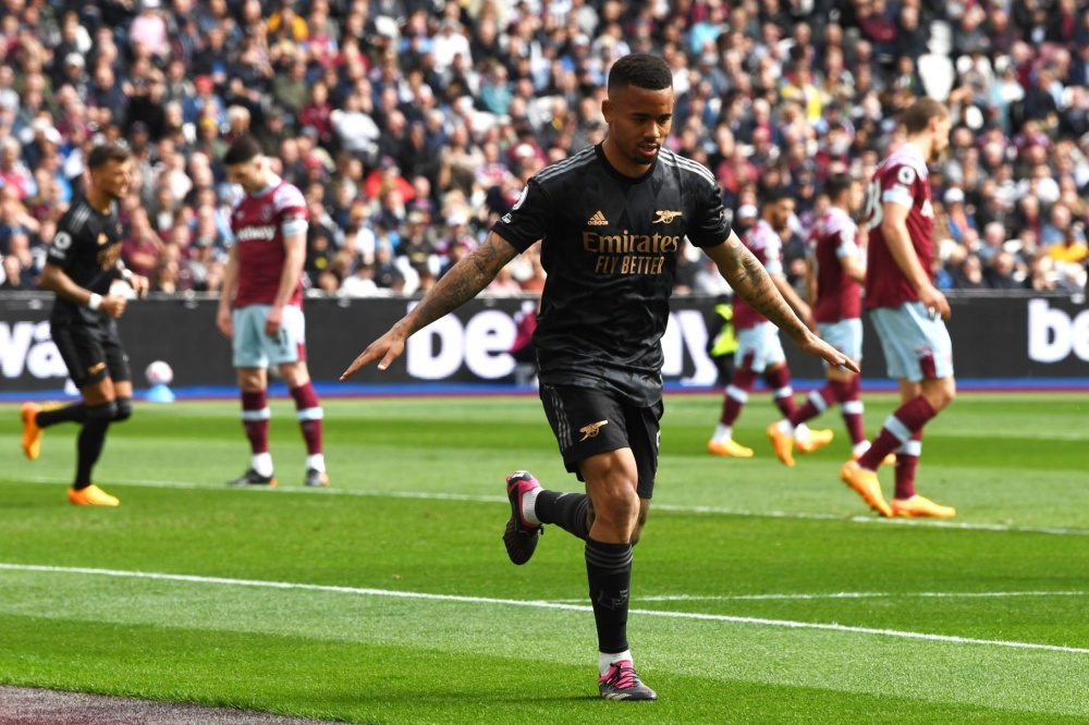 记者：格纳布里接近与拜仁续约两年，税前年薪最高1500-1600万（记者：格纳布里有望与拜仁续约2年，税前年薪上限1500万-1600万）