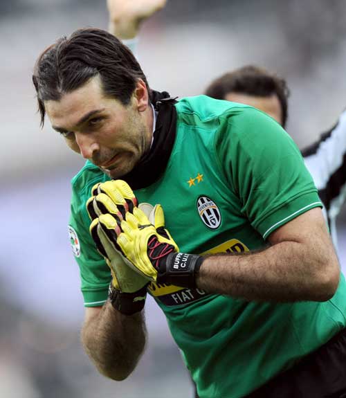 热身赛：大连英博2-1击败青岛西海岸