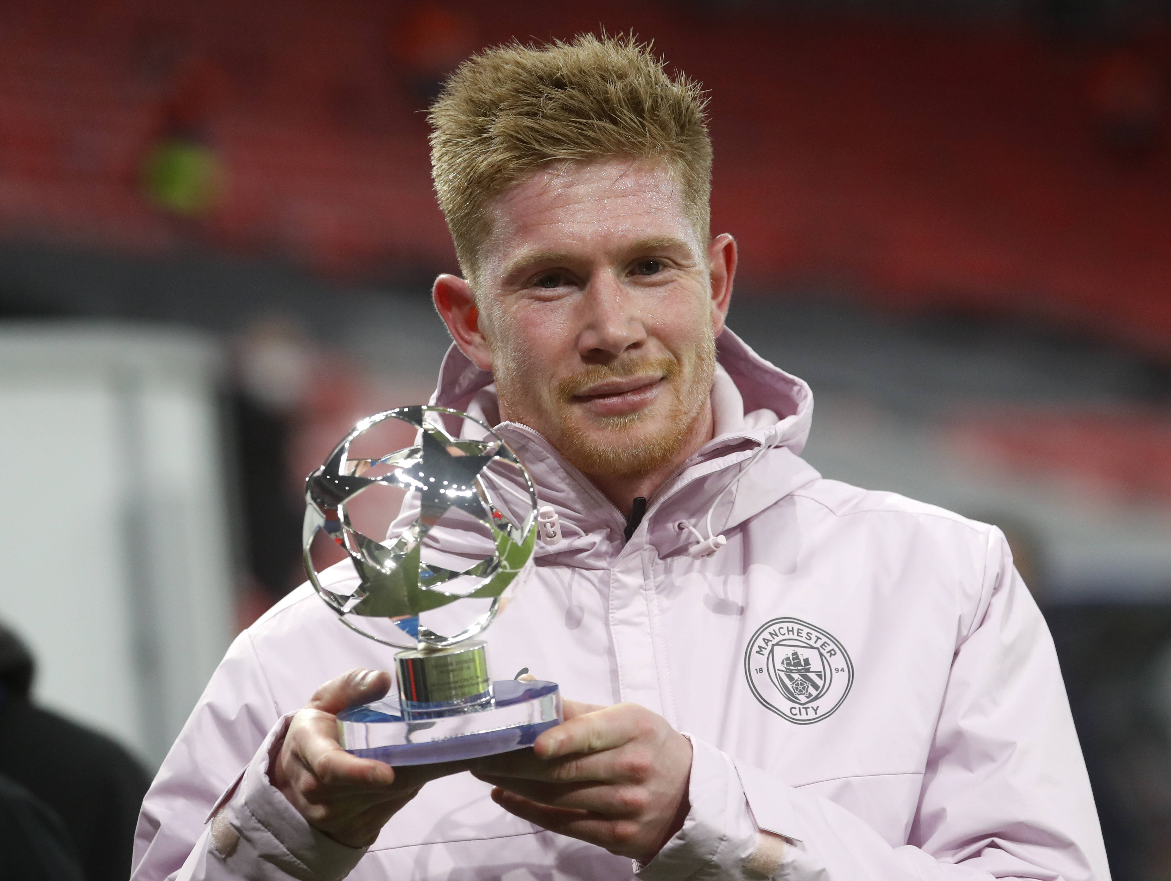 吕迪格的防守是站在那里干瞪嘛，比斯洛特先下课的估计是阿隆索