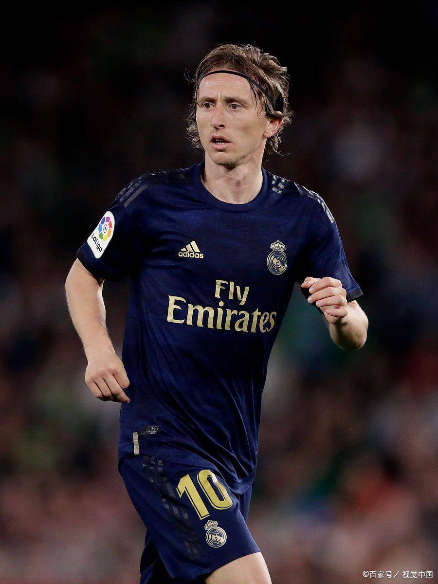 半场战报：勒沃库森0-1多特，安塞尔米诺头槌破门