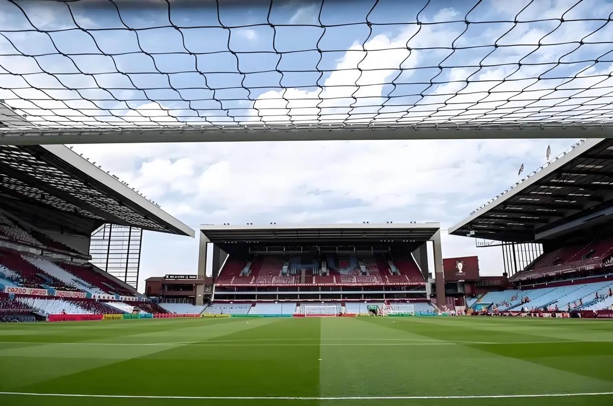 泰伦·卢：赛中我不知道哈登得了多少分，他在进攻端扛着我们