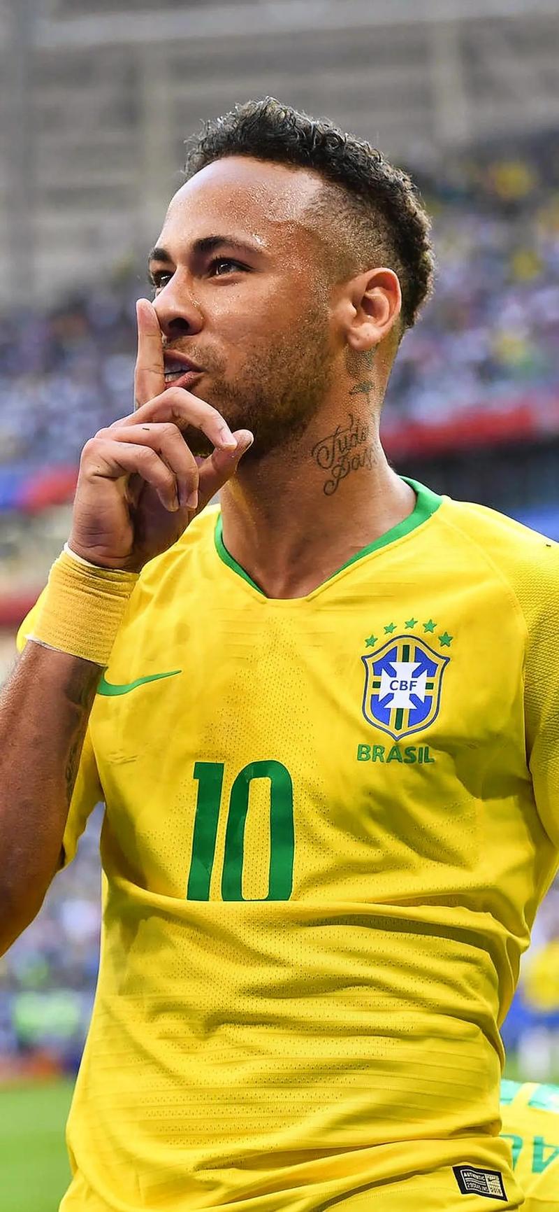 德转列中锋身价榜：哈兰德1.8亿欧居首，姆巴佩第二